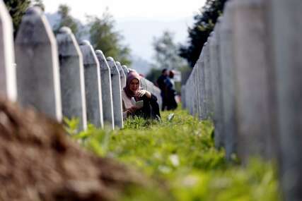 Vučićevi mediji na udaru kritika zbog negiranja genocida u Srebrenici