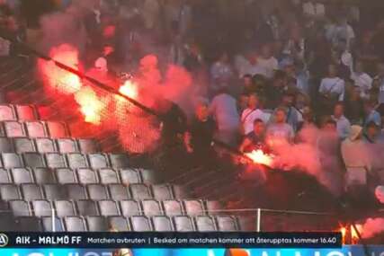 Haos u Švedskoj: Neredi na tribinama i prekid utakmice od sat vremena (VIDEO)