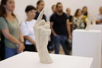 U Galeriji ALU otvorena izložba skulptorskih radova "Besmisao rata"