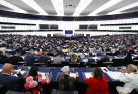 Evropski parlament usvojio Piculin izvještaj koji oštro kritikuje vlast u Srbiji