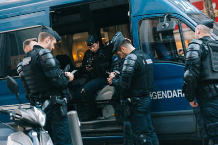 Stišavaju se neredi u Francuskoj nakon apela bake ubijenog tinejdžera