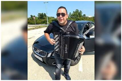 Harmonikaš Samir Nurkić nasmijao mnoge: Poslušajte kako prodaje automobil (VIDEO)