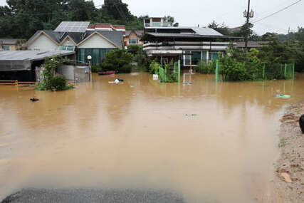 Ogromne poplave pogodile Južnu Koreju, više od 20 mrtvih