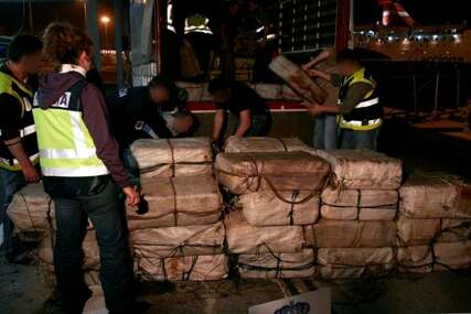 Blizu obale Sicilije zaplijenjeno rekordne 5.3 tone kokaina