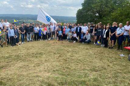 U Velikoj Britaniji održan "Marš mira - sjećanje na genocid u Srebrenici"