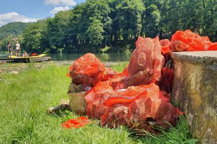 Volonteri s dna i obala Malog Plivskog jezera prikupili 220 kg plastike, metala i papirne ambalaže