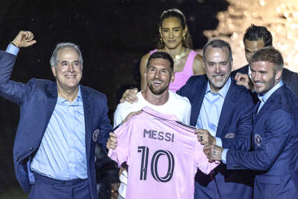 Messi predstavljen na prepunom stadionu Intera u Miamiju (FOTO i VIDEO)