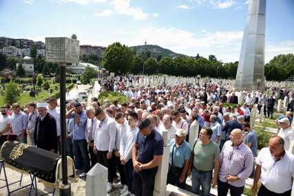 Klanjana dženaza Vahidinu Musemiću u Sarajevu, brat Husref nije mogao sakriti suze