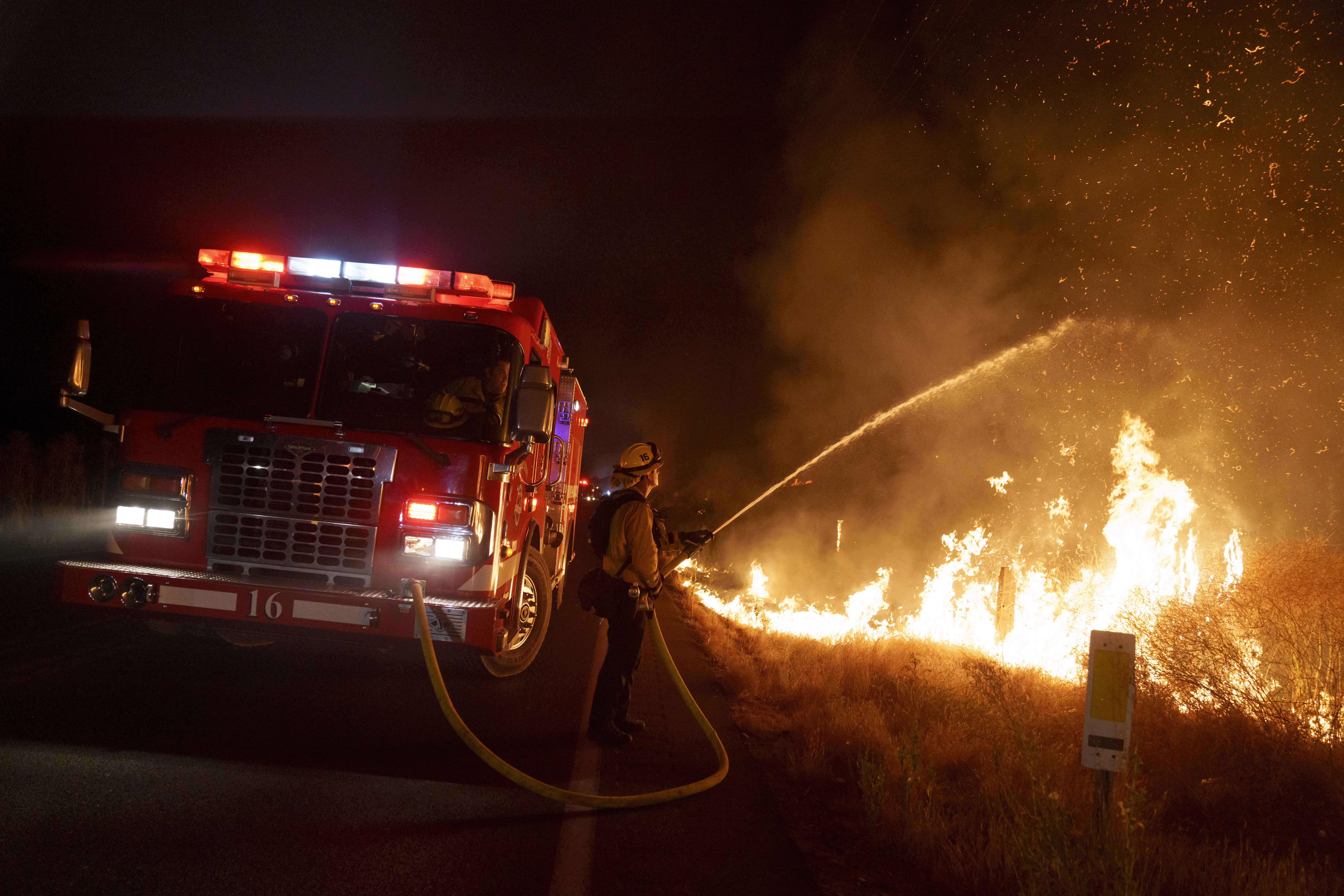 Požari u južnoj Kaliforniji prisilili su na evakuaciju gotovo 1.000 domaćinstava