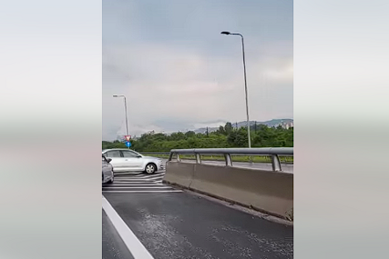 (VIDEO) Saobraćajni problemi zbog kiše: Nestrpljivi vozači vozili suprotnom trakom u Sarajevu