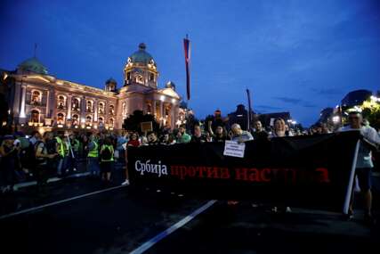Završen 12. protest „Srbija protiv nasilja“: Student prekinuo štrajk glađu