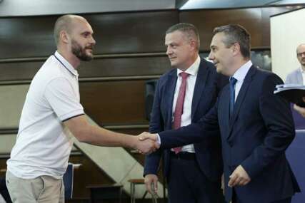 Mijatović i Dizdar potpisali ugovora za 59 početnih biznisa u povratničkim sredinama