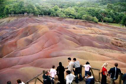 Pustinja u šarenim bojama rijetka je prirodna pojava koja i danas intrigira naučnike