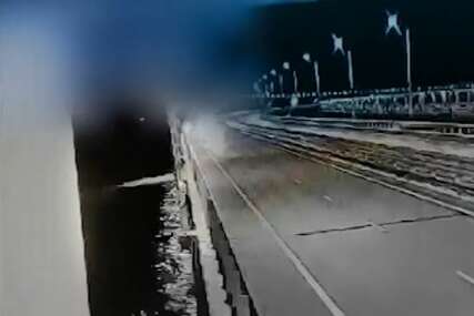 "MORSKA BEBA" NIJE PROMAŠILA: Pogledajte snimku ukrajinskog napada dronom na Krimski most