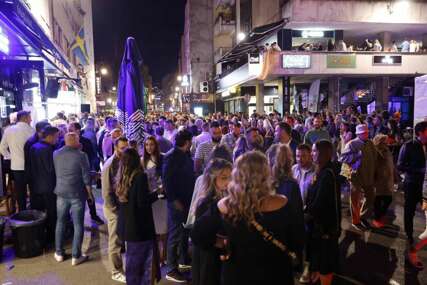 Festivalska atmosfera zavladala ulicama Sarajeva, ulice pune (FOTO)