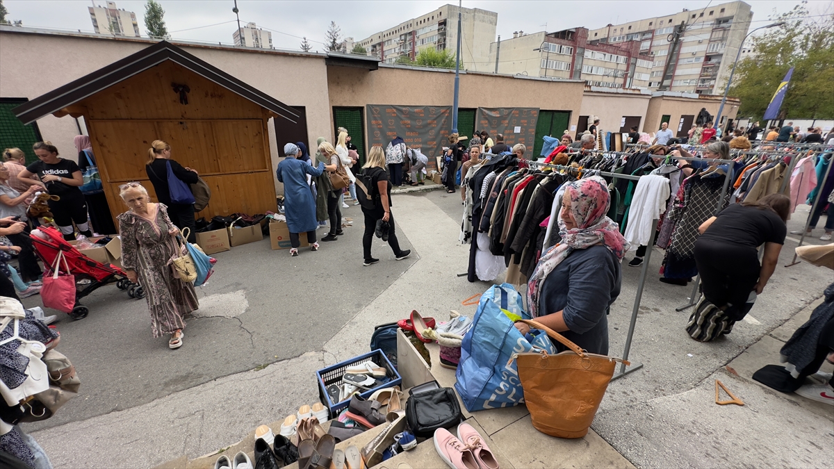 Veliki Odziv Sarajlija Na Humanitarnom Bazaru Pomozi.ba (FOTO) - BosnaInfo