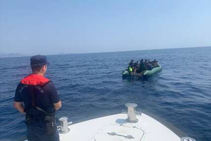 TUŽNE LJUDSKE SUDBINE Turci spasili 125 migranata koje su Grci potisnuli u turske vode (FOTO)
