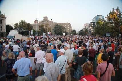 Građani šetaju "medijskom trasom" u okviru 20. građanskog protesta "Srbija protiv nasilja"