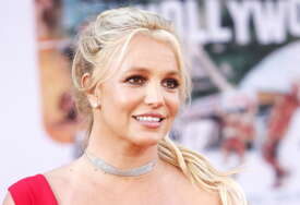 Britney Spears izaziva zabrinutost zbog noževa (VIDEO)