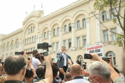 Protest u Banjaluci počeo minutom šutnje: Đajić održao proteste, Stanivuković kaže da će sve prijaviti MUP-u