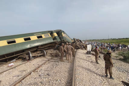 Broj poginulih u željezničkoj nesreći u Pakistanu porastao na 30