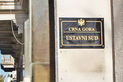 Poziv da se vrati ćirilična tabla na zgradu Ustavnog suda Crne Gore