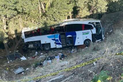 Velika autobuska nesreća u Turskoj: Poginulo 12, povrijeđeno 19 osoba (VIDEO)