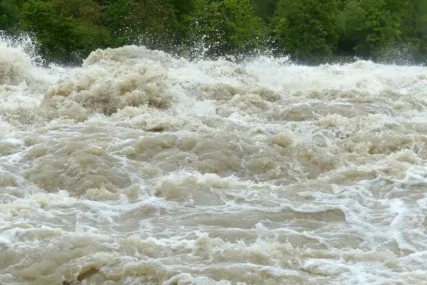 Upozorenje o vanrednom hidrološkom stanju: Visok vodostaj i pojava bujičnih tokova očekuju se u ovim bh. gradovima