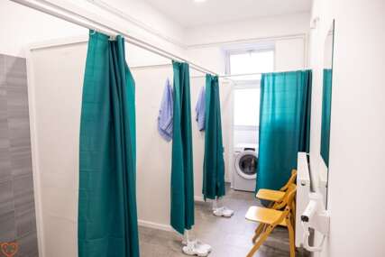 Prvo javno kupatilo za ljude u potrebi u Sarajevu: Penzije su male, uštedit će na struji