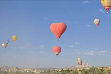 Na nebu Kapadokije zanimljivi baloni iz raznih krajeva svijeta