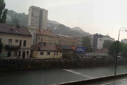 Prolom oblaka u Sarajevu! Kamera Bosnainfo zabilježila kako je stanje u centru grada