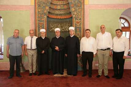 Reisu-l-ulema Kavazović i muftija Fazlović obišli restauriranu Husejnija-džamiju u Gradačcu