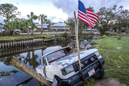 Razorni uragan prošao preko Floride, stotine hiljada ljudi ostalo bez struje