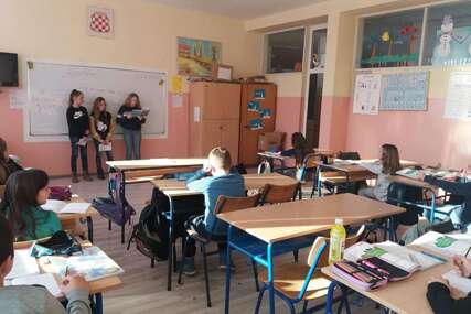 Potez za pohvalu: Osnovna škola u Vitezu zabranila djeci unošenje mobitela