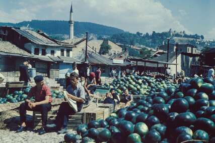 Danas je Sarajevo okićeno za SFF, a pogledajte kako je nakada izgledala pijaca na Baščaršiji