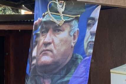 U Ulcinju okačio sliku ratnog zločinca Mladića, policija podnosi prijavu