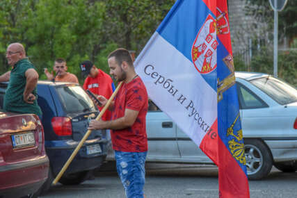Protesti i blokade saobraćaja u Crnoj Gori: Trobojke i podrška Rusiji (FOTO)