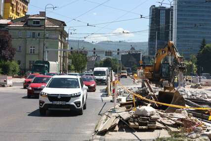 Okom kamere Bosnainfo: Izmijenjen režim saobraćaja! Počeli radovi na raskrsnici kod Tehničke škole u Sarajevu