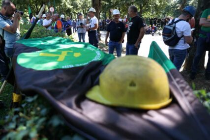 Rudari proteste u Sarajevu završili uz “Šehidski rastanak”