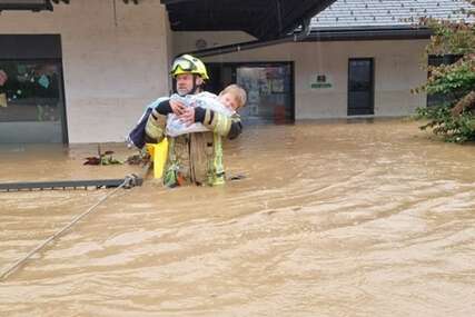Poplave u Sloveniji i dalje jačaju, nema pitke vode, brojne ceste zatvorene