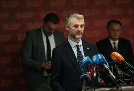 Juni počeo, zakona nema, šta je s Trojkinom "prijetnjom" o napuštanju koalicije?