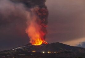 PROGLAŠENA UZBUNA Nakon Etne eruptirao vulkan na još jednom italijanskom otoku (VIDEO)