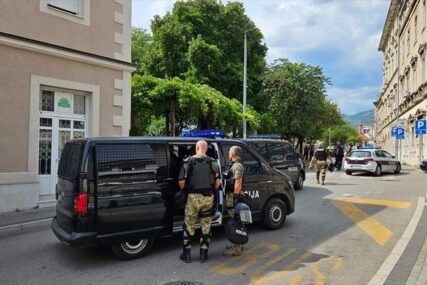 Pokušaj reketiranja, fizički napadi, bacanje bombi u Mostaru: Dženanu Oputi iz Hadžića određen jednomjesečni pritvor
