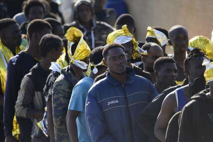 Veliki priliv migranata: Vanredna situacija na italijanskoj Lampeduzi (FOTO)