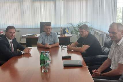 Hrnjić razgovarao s premijerom Posavskog kantona i načelnicom Odžaka o dodjeli poljoprivrednog zemljišta