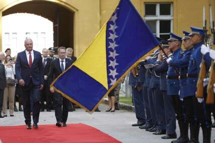 Pogledajte kako je Helez dočekao ministra odbrane Kraljevine Norveške (FOTO)