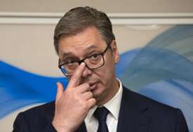 Zatražena ostavka Aleksandra Vučića