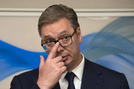 Zatražena ostavka Aleksandra Vučića