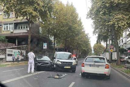 Sarajevo: Saobraćajna nesreća u Alipašinoj ulici (FOTO)