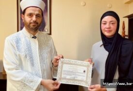 Mlada Njemica Lina prešla na islam tokom posjete turskom Bartinu